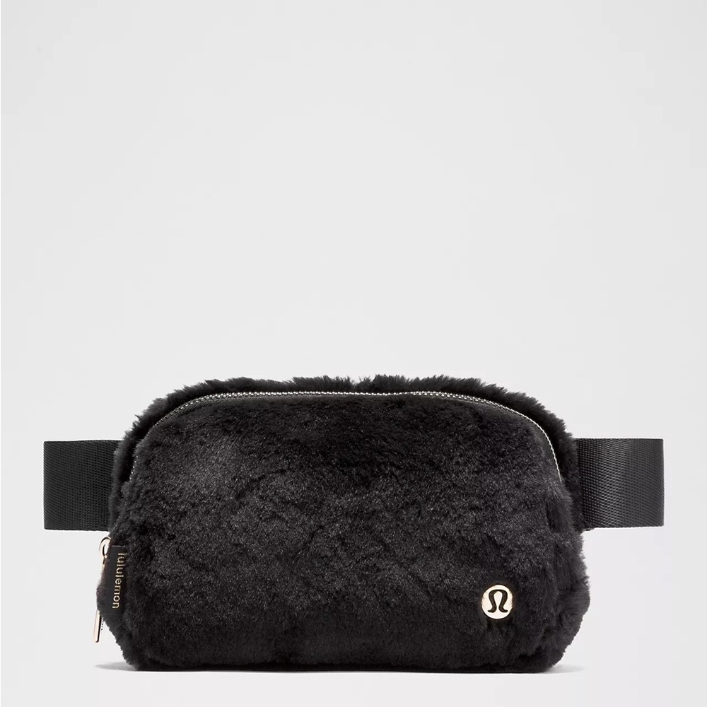 Lululemon Black Sherpa/Fleece Crossbody Bag NWOT